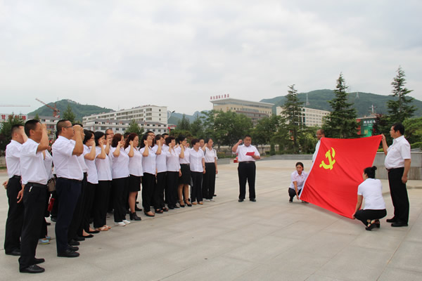 隴運集團公司黨委開展慶祝建黨97周年“緬懷先烈，砥礪奮進”主題黨日活動