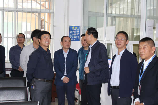 市安委辦主任、安監(jiān)局局長李永宏一行到隴運(yùn)集團(tuán)公司檢查指導(dǎo)工作