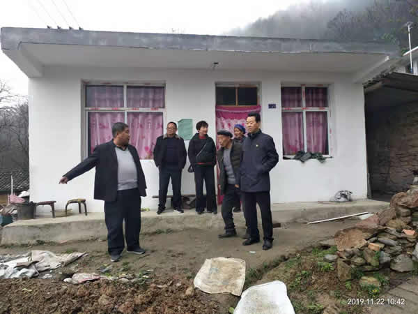 隴運(yùn)集團(tuán)公司開(kāi)展“解難題、辦實(shí)事、送溫暖”主題黨日活動(dòng)
